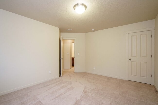 Building Photo - 3 Bedroom 2.5 Bath with Rasied Garden Beds - Felida Park Neighborhood