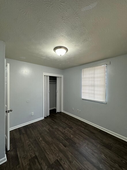 Building Photo - 1625 W 26th St