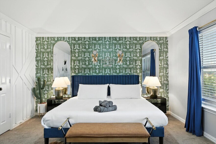 Building Photo - 2516 Castle Pines Dr