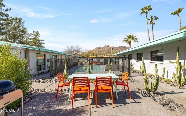 Building Photo - 7440 E Cave Creek Rd