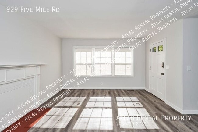 Building Photo - 929 5 Mile Rd