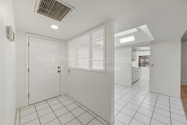 Building Photo - 6120 E Augusta Cir