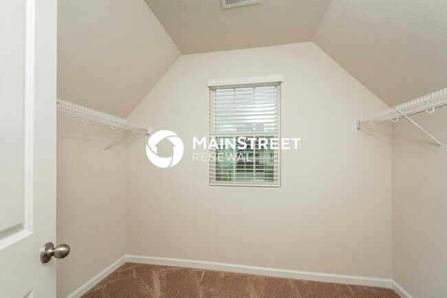 Building Photo - 4 Bedroom Pet-Friendly Home in Zebulon, NC with Main Street Renewal