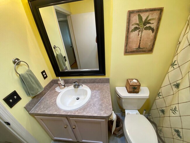Building Photo - Great Location Turnkey Villa In The Villag...