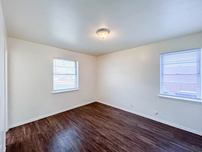 Building Photo - 3805 Atlas Dr