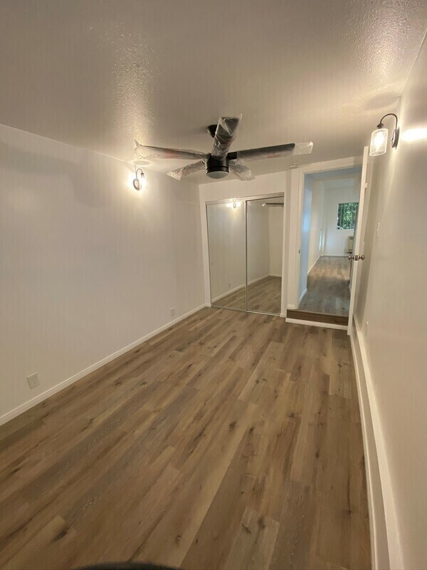 Building Photo - 5845 S Mansfield Ave