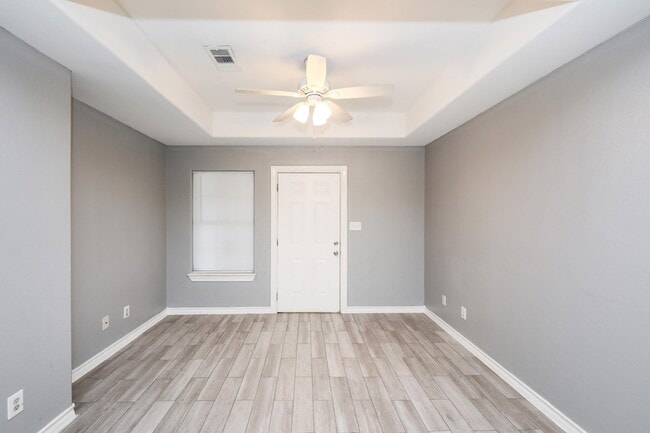 Building Photo - 205 W San Carlos St