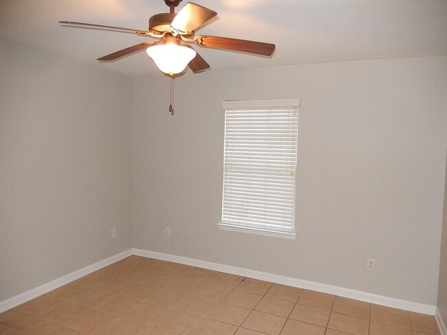 Building Photo - 600 Ponderosa Cir