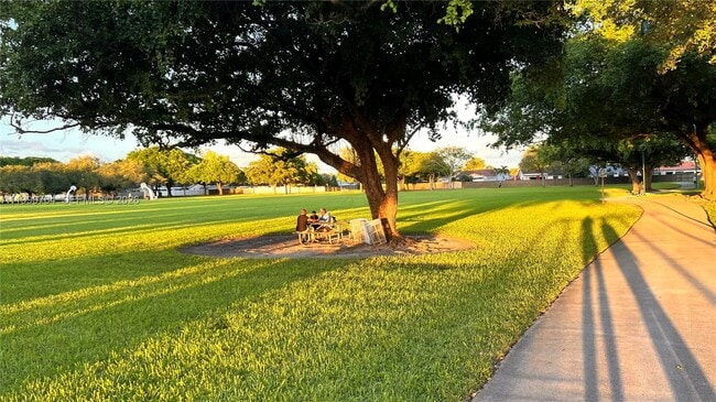 Building Photo - 1800 SW 87th Ave