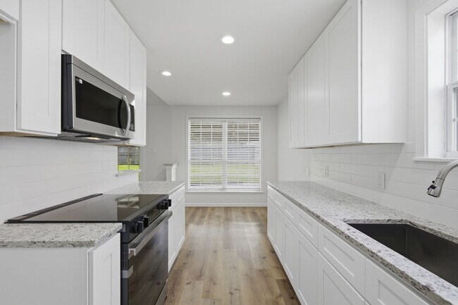 Building Photo - Charming 3BR House in Houston