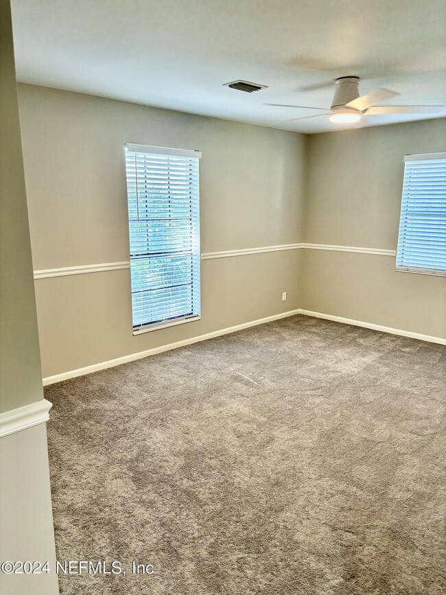 Building Photo - 509 Sunset Dr