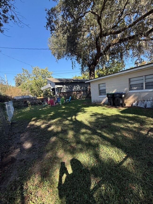 Building Photo - 2207 Vine St