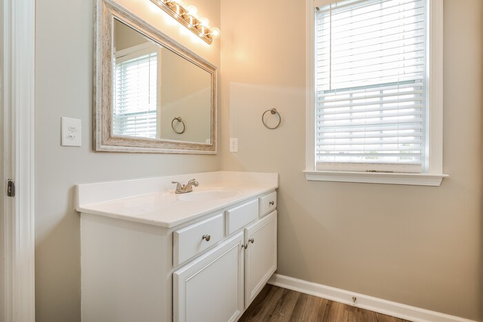 Building Photo - 301 Pimpernel St