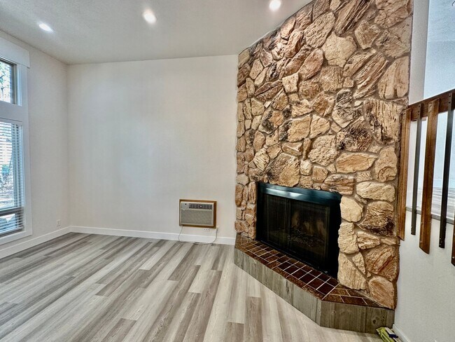Building Photo - Suncrest Rental