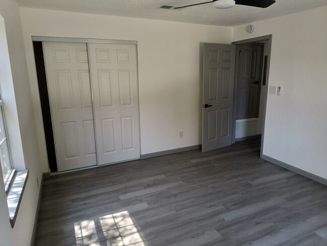 Building Photo - Newly Remodeled 2 Bedroom 1 1/2 Bath Home