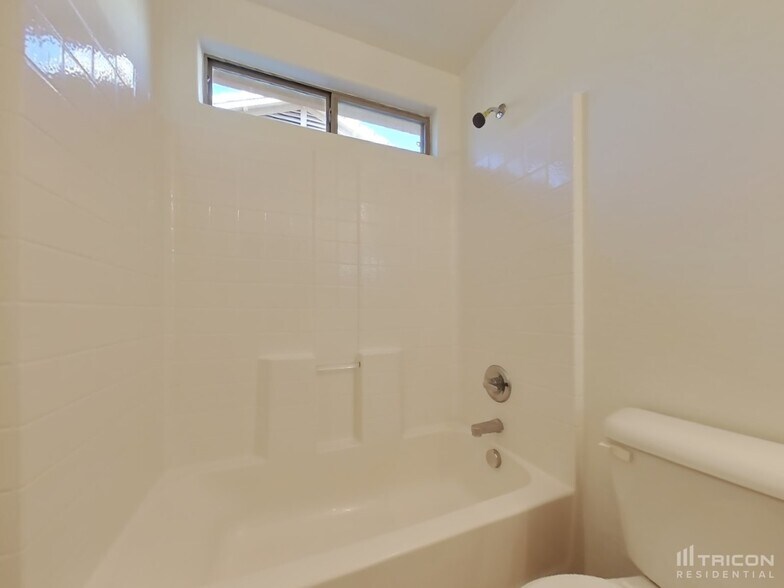 Building Photo - 8851 S 257th Dr