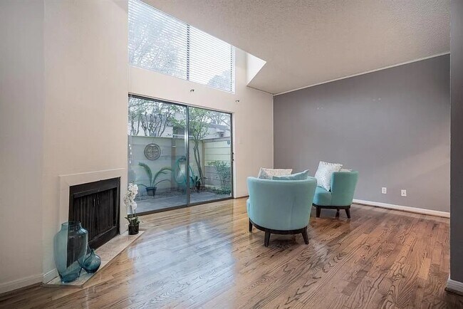 Primary Photo - 2125 Augusta Dr