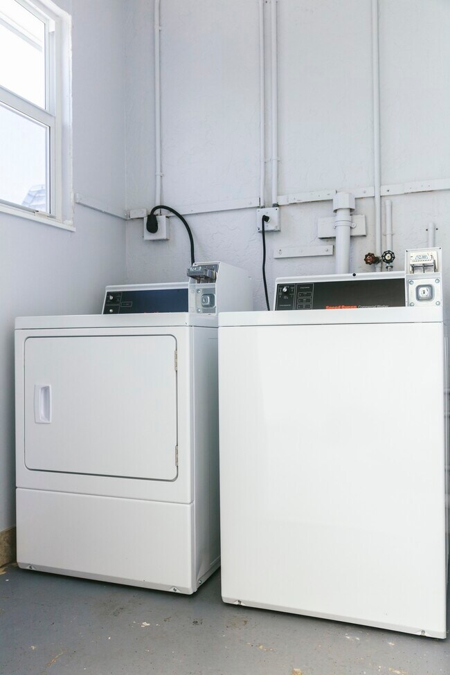 Laundry Room - 2001 N Dixie Hwy