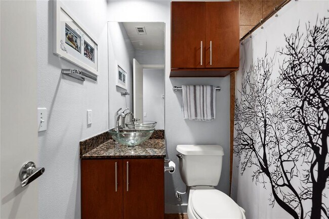 Building Photo - 3044 Commerce St