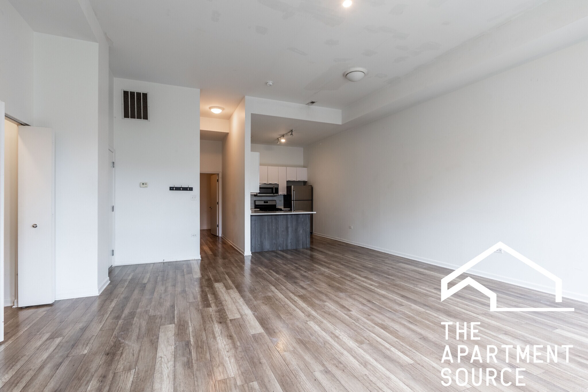 Building Photo - 2700 W North Ave