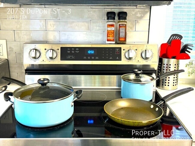 Building Photo - 207 S Dupont St