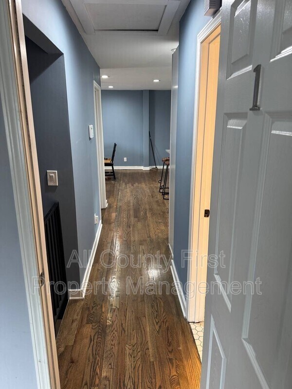 Building Photo - 656 Cedar Ave NW