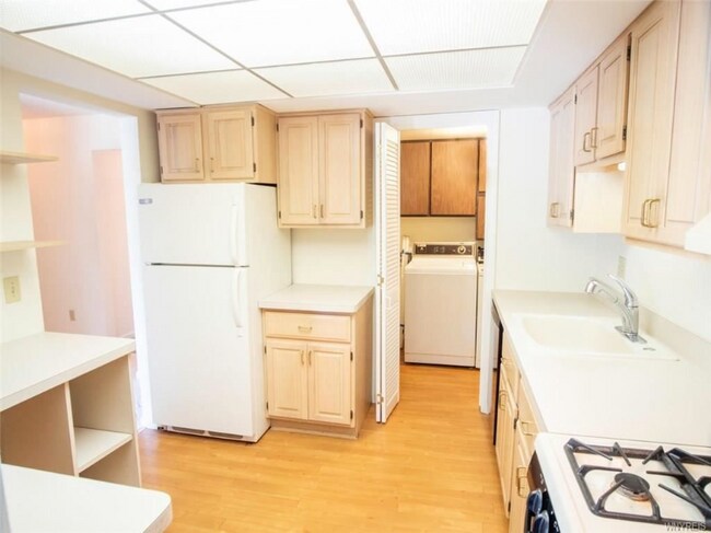 Building Photo - 4545 Chestnut Ridge Rd