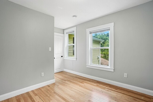 Building Photo - ***Please Respond Directly to the Online L...