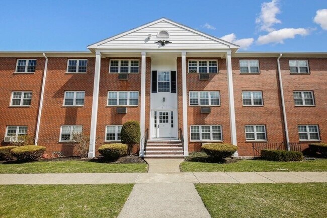 Building Photo - 8 Old Colony Ln