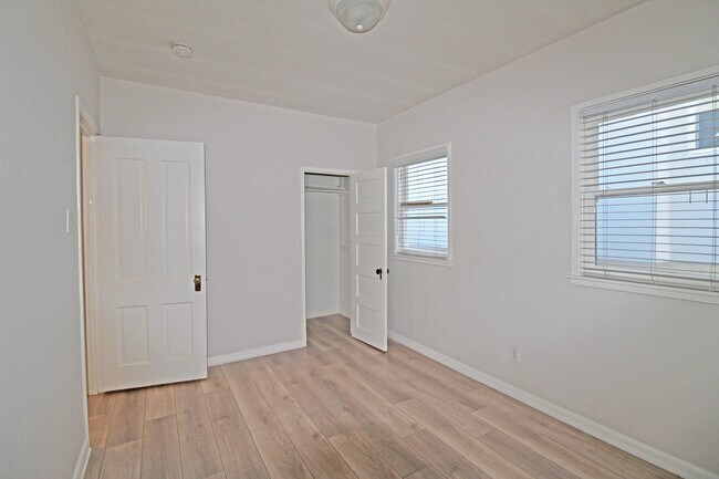 Building Photo - 1018 7th St