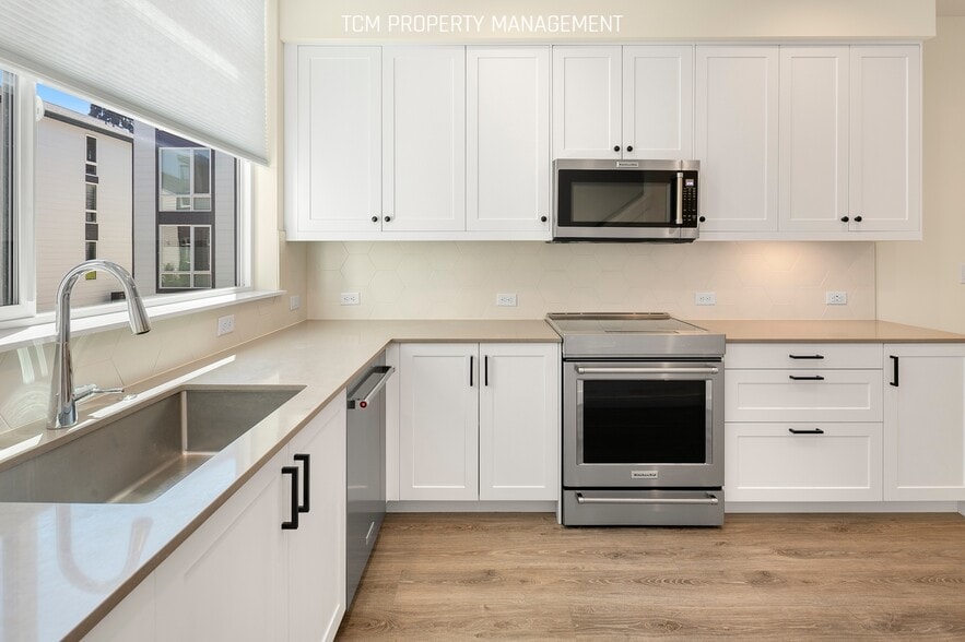 Building Photo - 2024E NE 85th St
