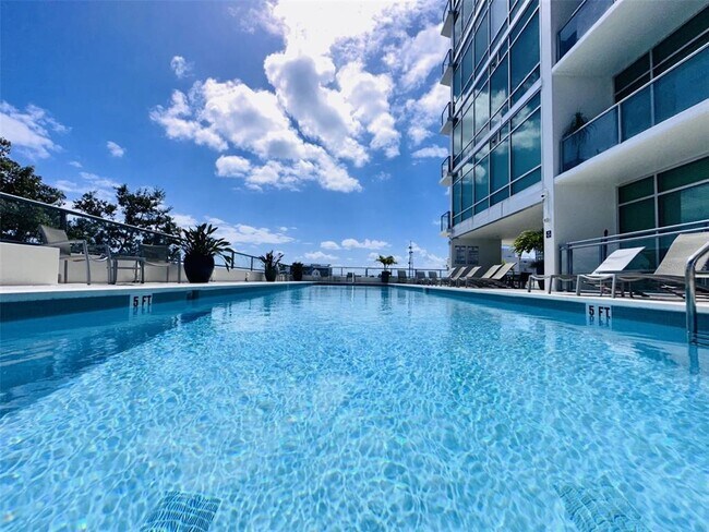 Building Photo - 101 S Eola Dr