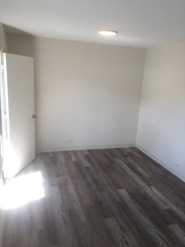 Building Photo - 34 Hialoa St