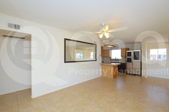 Building Photo - 26 E Ivy St