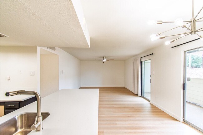 Building Photo - 14555 Wunderlich Dr