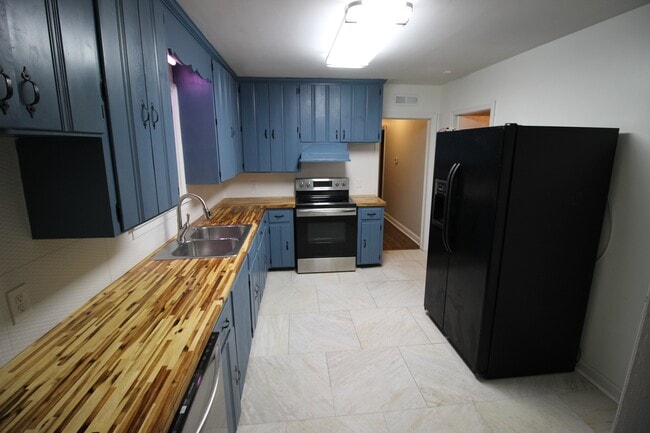 Building Photo - 3739 Honeysuckle Ct