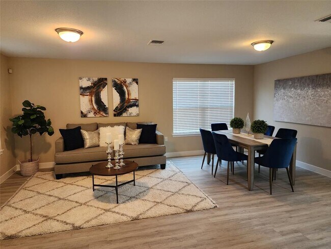 Building Photo - 11316 Drumellan St