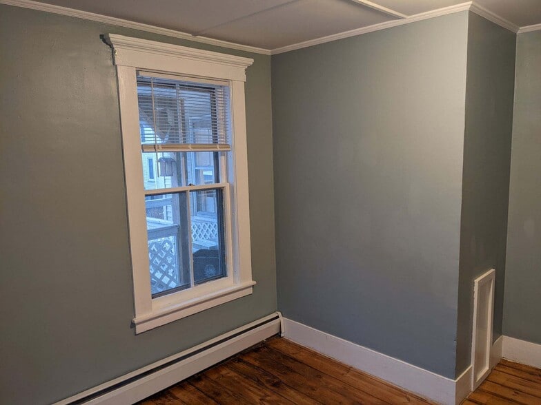 Bedroom 1 - 21 Charles St