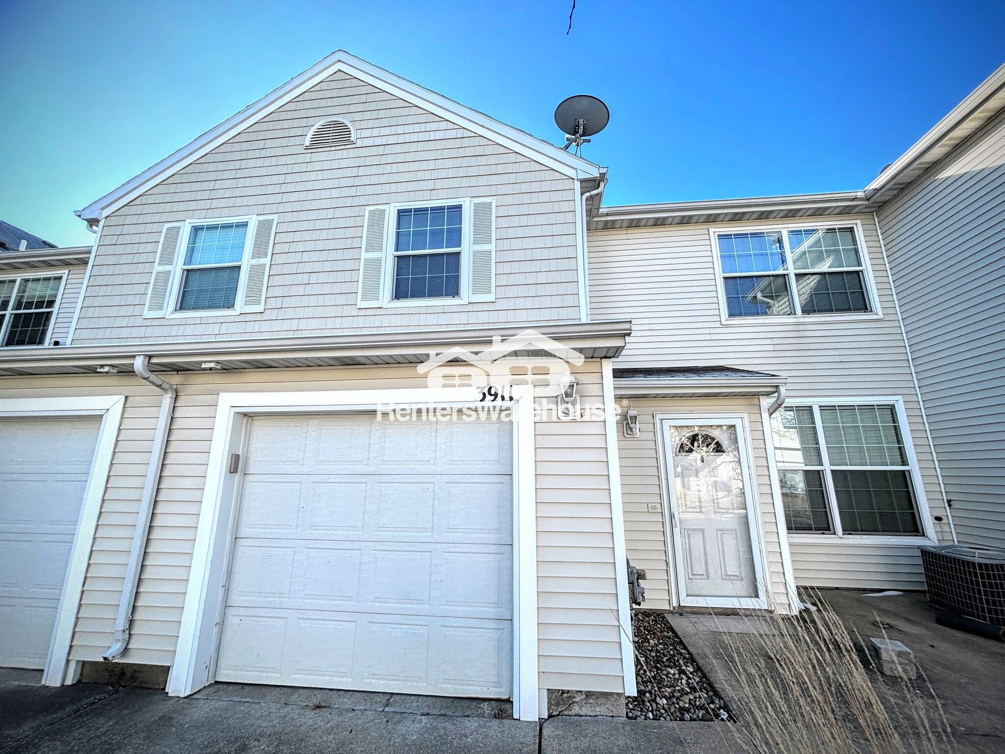 Building Photo - 3911 NE Gardenia Ln