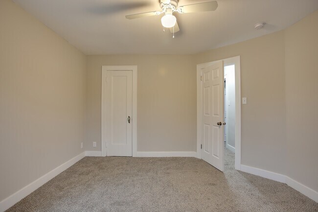 Building Photo - 3 Bedroom updated home Near Campus - Avail...