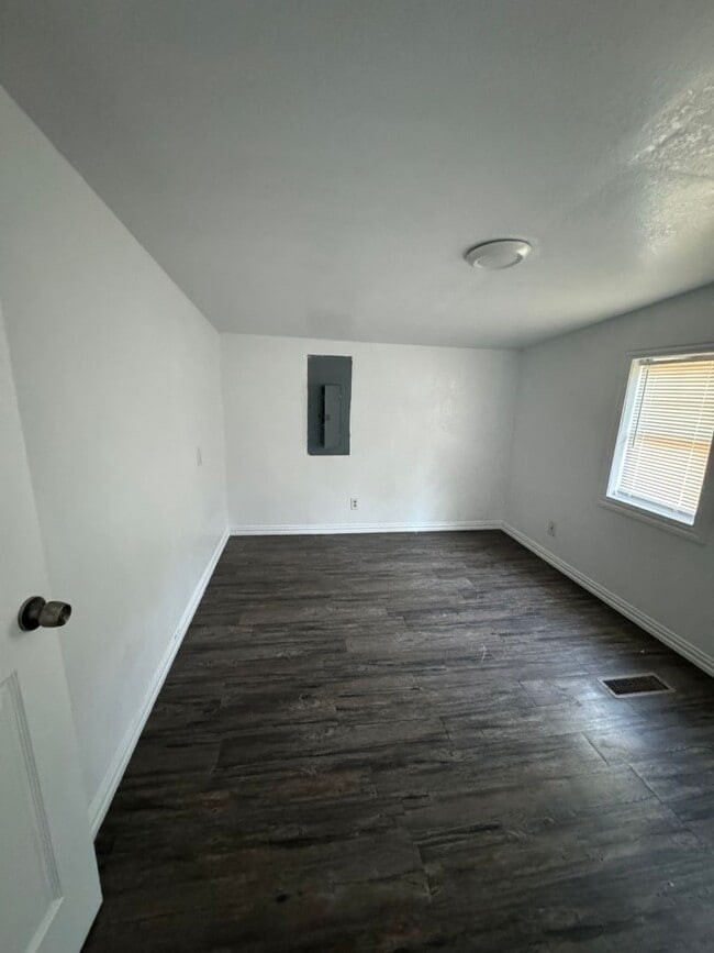Building Photo - 2730 S Jennings Ave