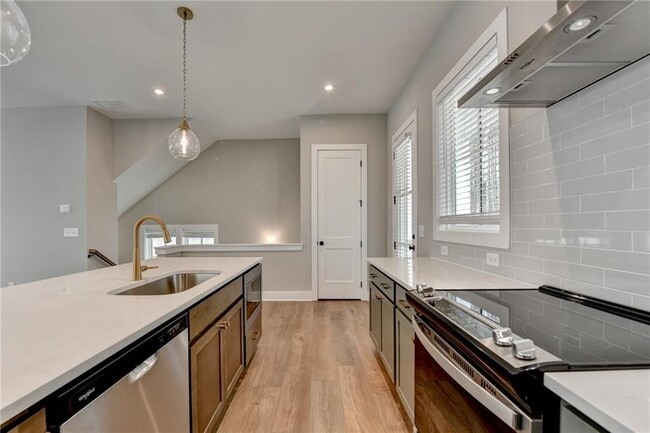 Building Photo - 106 Pinecone Pkwy