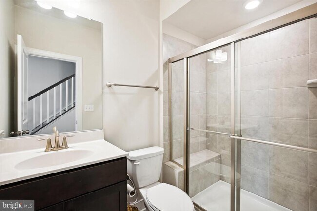 Building Photo - 909 Rockwell Ave