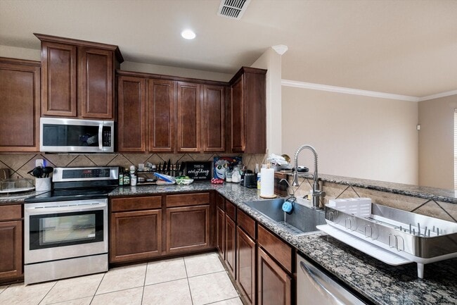 Building Photo - Modern Living Meets Community Charm in This Cibolo Gem