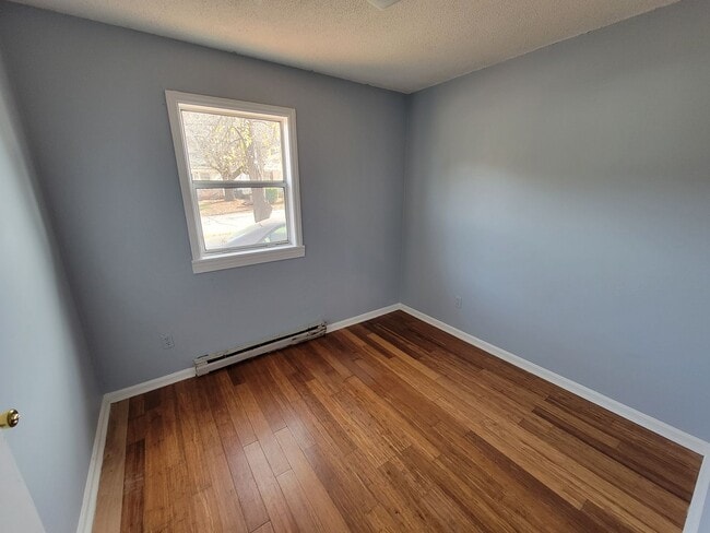 Building Photo - 3 Bedroom 1 Bathroom House