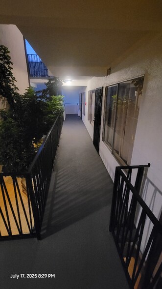 Building Photo - 4075 Oakwood Ave