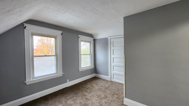 Building Photo - 8454 Plainfield Rd