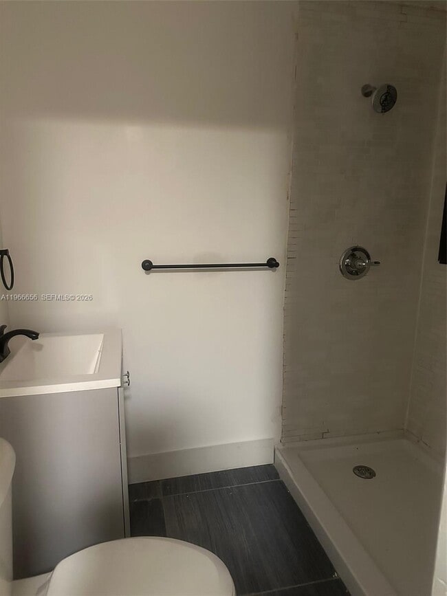 Building Photo - 1275 W 31st St