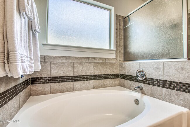 Building Photo - 7517 Red Cedar Dr