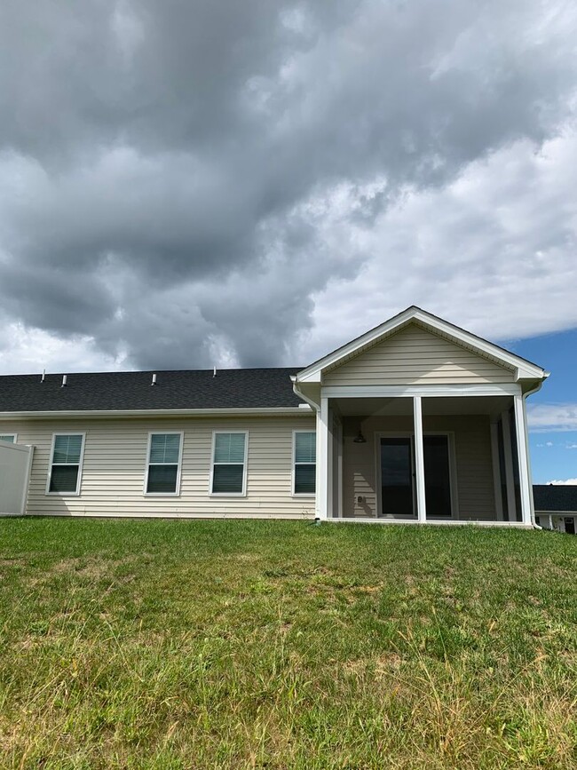 Building Photo - SPRING MILLS CARDINAL POINT VILLA